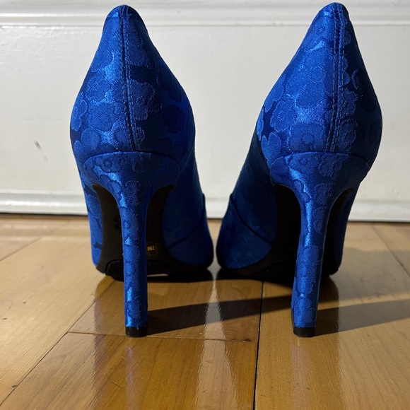 Gianni Bini Self-Made Daisy Satin Closed Toe Pumps - Picture 5 of 6